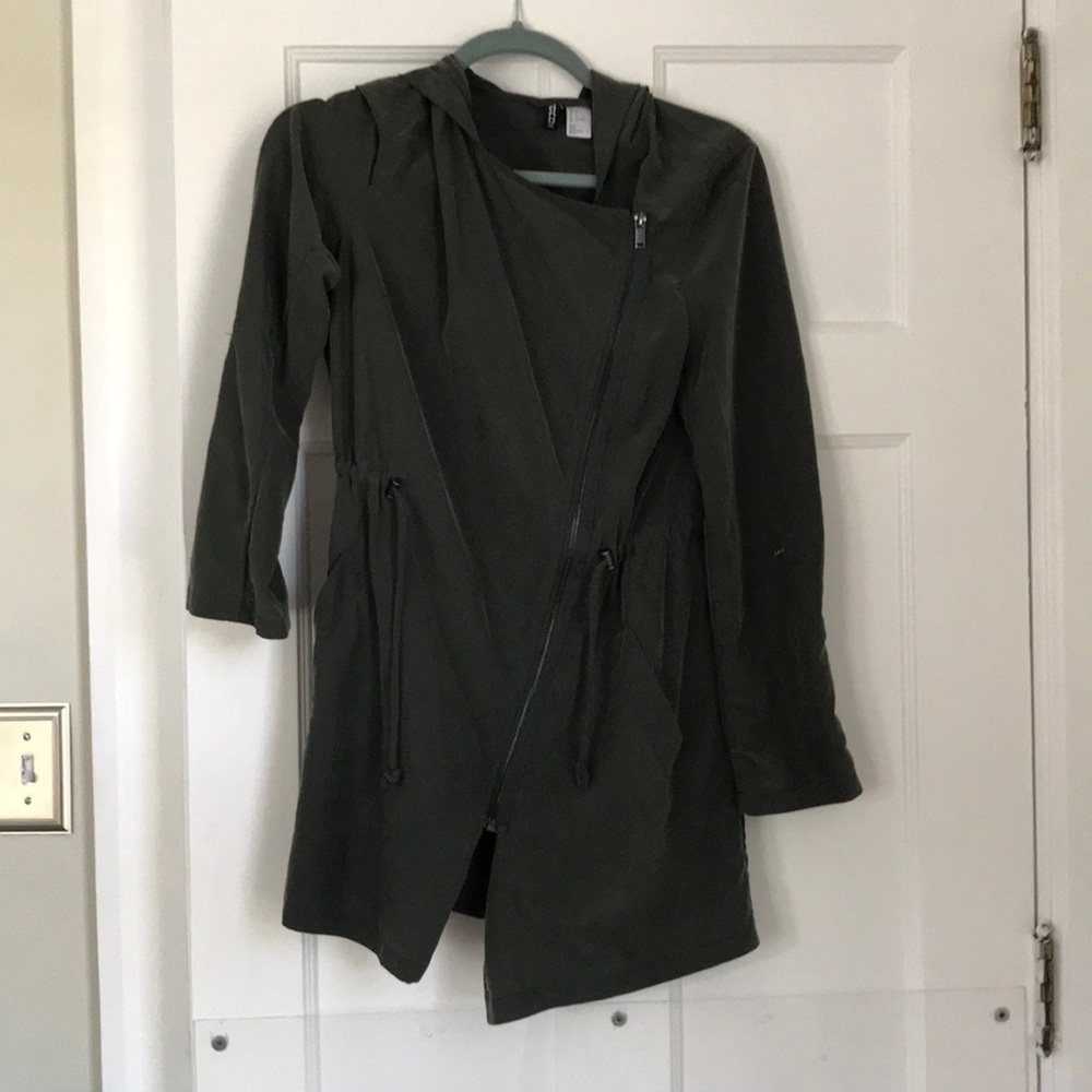 H&M Camo Green light jacket with hood